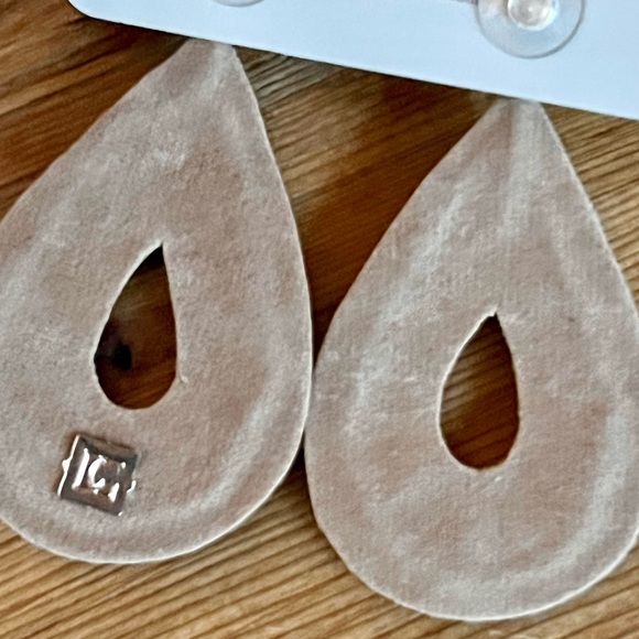 NWT Deepa Gurnani Beaded Gold Crystal Hoop Chandeliers - Picture 14 of 15